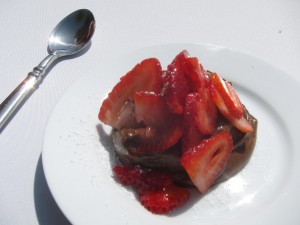 Chocolate avocado pudding with strawberries