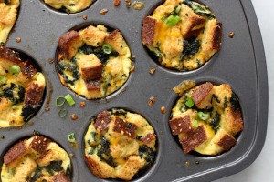 Mini Breakfast Casseroles with Spinach and Cheddar Cheese